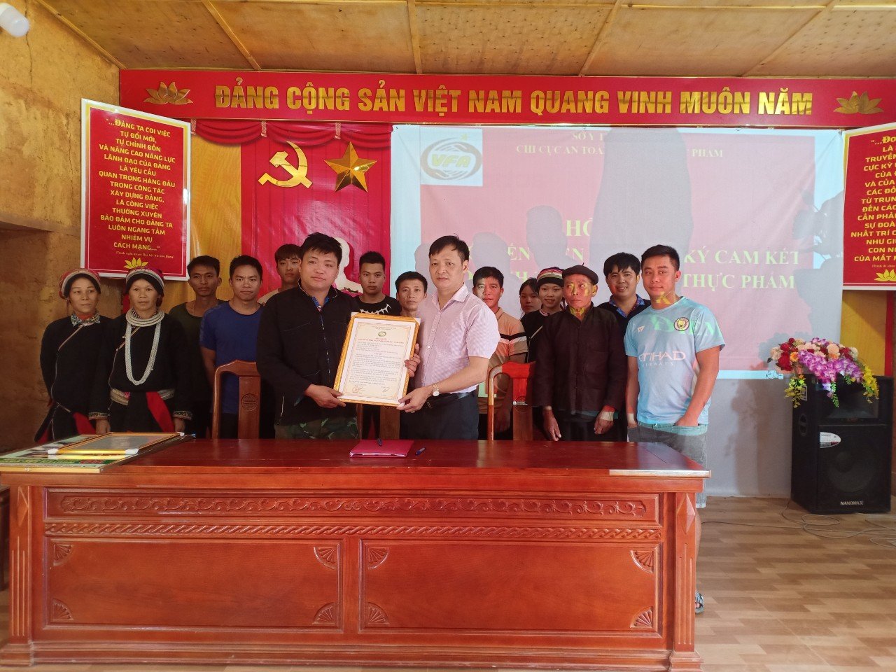 QUẢN BẠ TỔ CHỨC TẬP HUẤN VÀ KÝ CAM KẾT MÔ HÌNH ĐIỂM AN TOÀN THỰC PHẨM