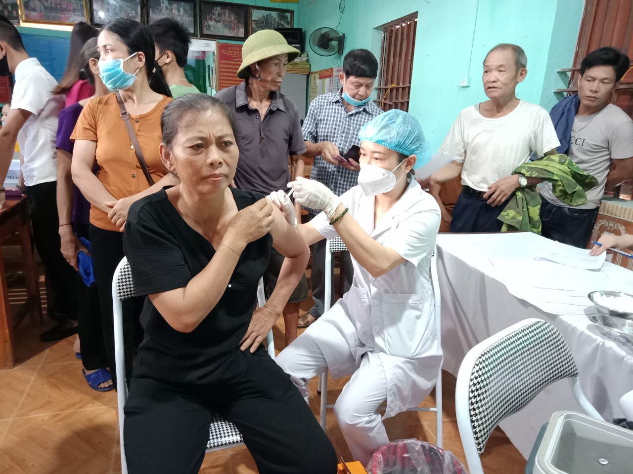 Bắc Quang đẩy nhanh tiến độ  tiêm phòng vắc xin Covid-19 cho  đối tượng từ 12 tuổi trở lên