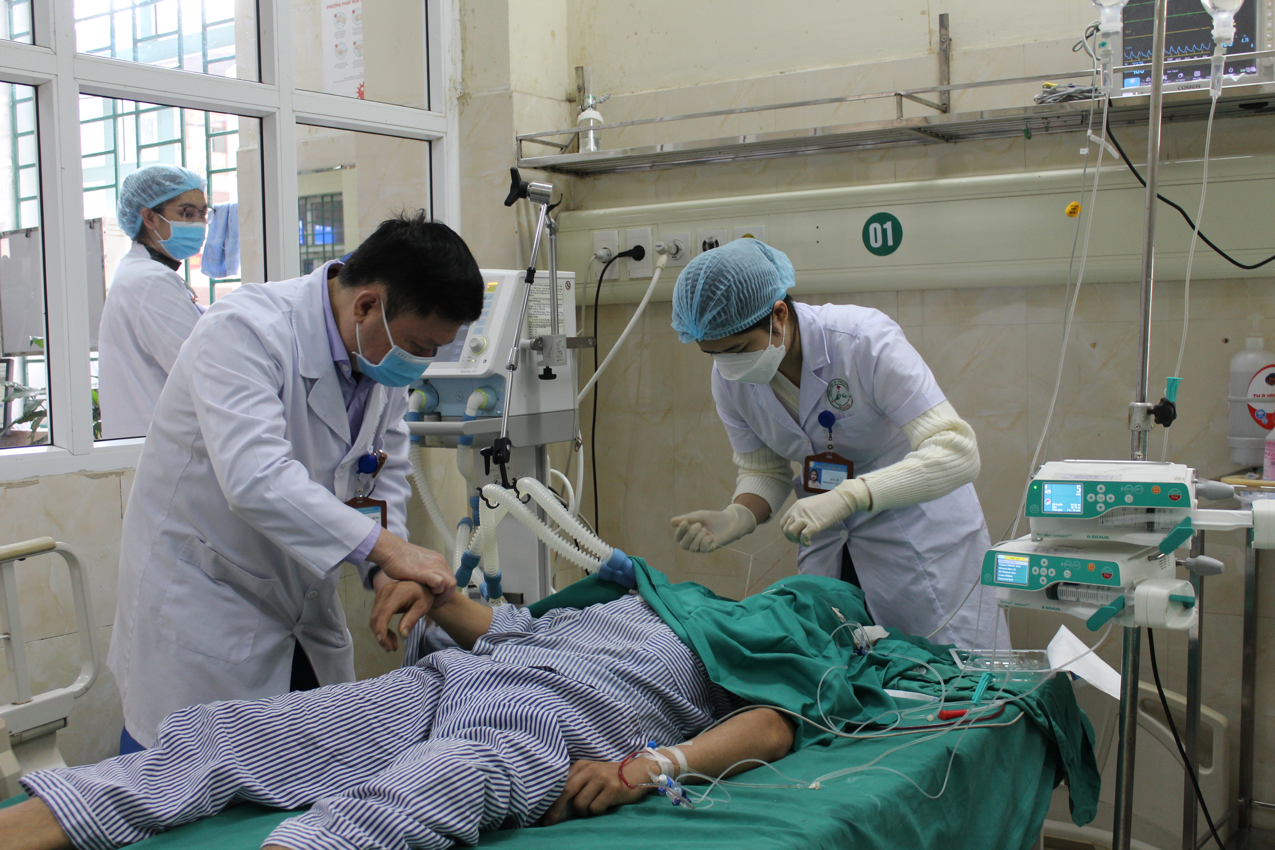 NGÀNH Y TẾ NỖ LỰC PHẤN ĐẤU HOÀN THÀNH NHIỆM VỤ CHĂM SÓC SỨC KHOẺ NHÂN DÂN