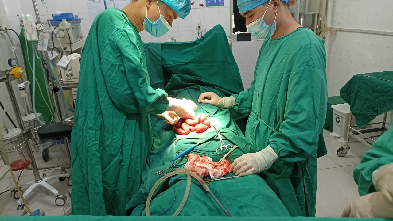BVĐKKV BẮC QUANG CẤP CỨU THÀNH CÔNG CHO NGƯỜI BỆNH 84 TUỔI BỊ THOÁT VỊ BẸN