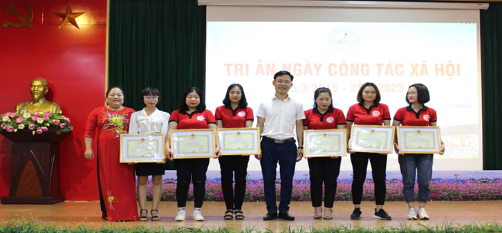 BỆNH VIỆN ĐA KHOA TỈNH GẶP MẶT TRI ÂN CÁC TỔ CHỨC XÃ HỘI, CÁ NHÂN ĐÃ CÓ ĐÓNG GÓP CHO HOẠT ĐỘNG XÃ HỘI