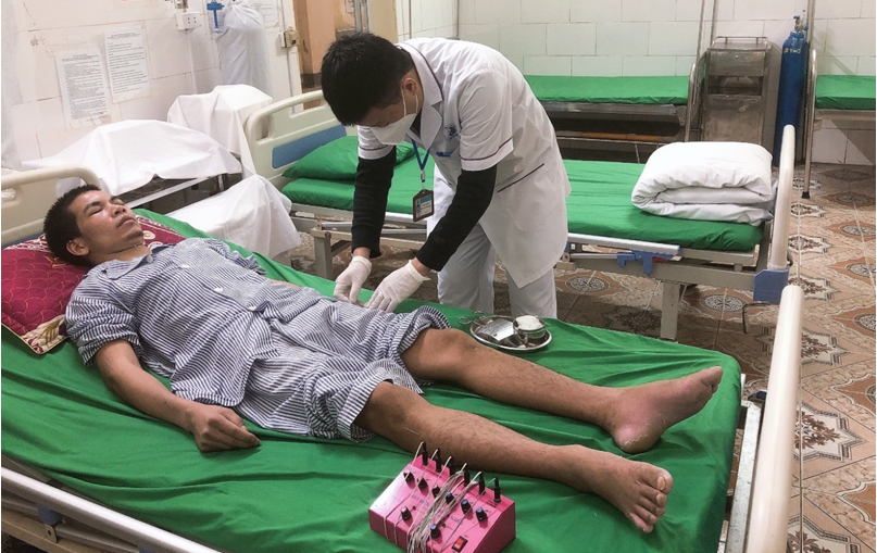 BỆNH VIỆN Y DƯỢC CỔ TRUYỀN ĐIỀU TRỊ THÀNH CÔNG CHO BỆNH NHÂN LIỆT TỨ CHI DO VIÊM MÀNG NÃO DO VI KHUẨN