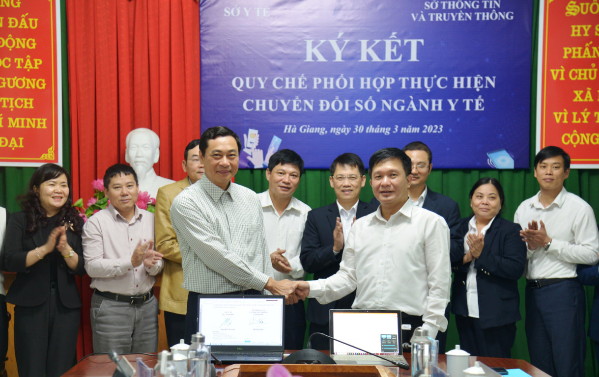 KÝ KẾT QUY CHẾ PHỐI HỢP THỰC HIỆN  CHUYỂN ĐỔI SỐ NGÀNH Y TẾ