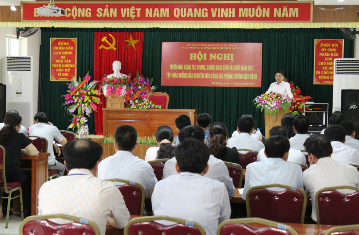 Đ/c Đặng Văn Huynh, PGĐ Sở Y tế, đơn vị Thường trực BCĐ PCDB ở người của tỉnh phát biểu tại Hội nghị triển khai công tác PCDB năm 2017