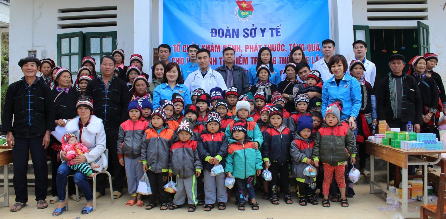 ĐOÀN THANH NIÊN SỞ Y TẾ TỔ CHỨC KHÁM BỆNH, PHÁT THUỐC, TẶNG QUÀ CHO HỌC SINH TẠI ĐIỂM TRƯỜNG THÔN PHE LÁI VÀ NGƯỜI DÂN XÃ BẠCH ĐÍCH