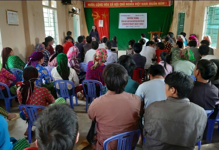 Cán bọ Trung tâm Kiểm soát bệnh tật tổ chức truyền thông về phòng ngừa, ngăn chặn người mắc bệnh tâm thần, “ngáo đá” do sử dụng ma túy tổng hợp
