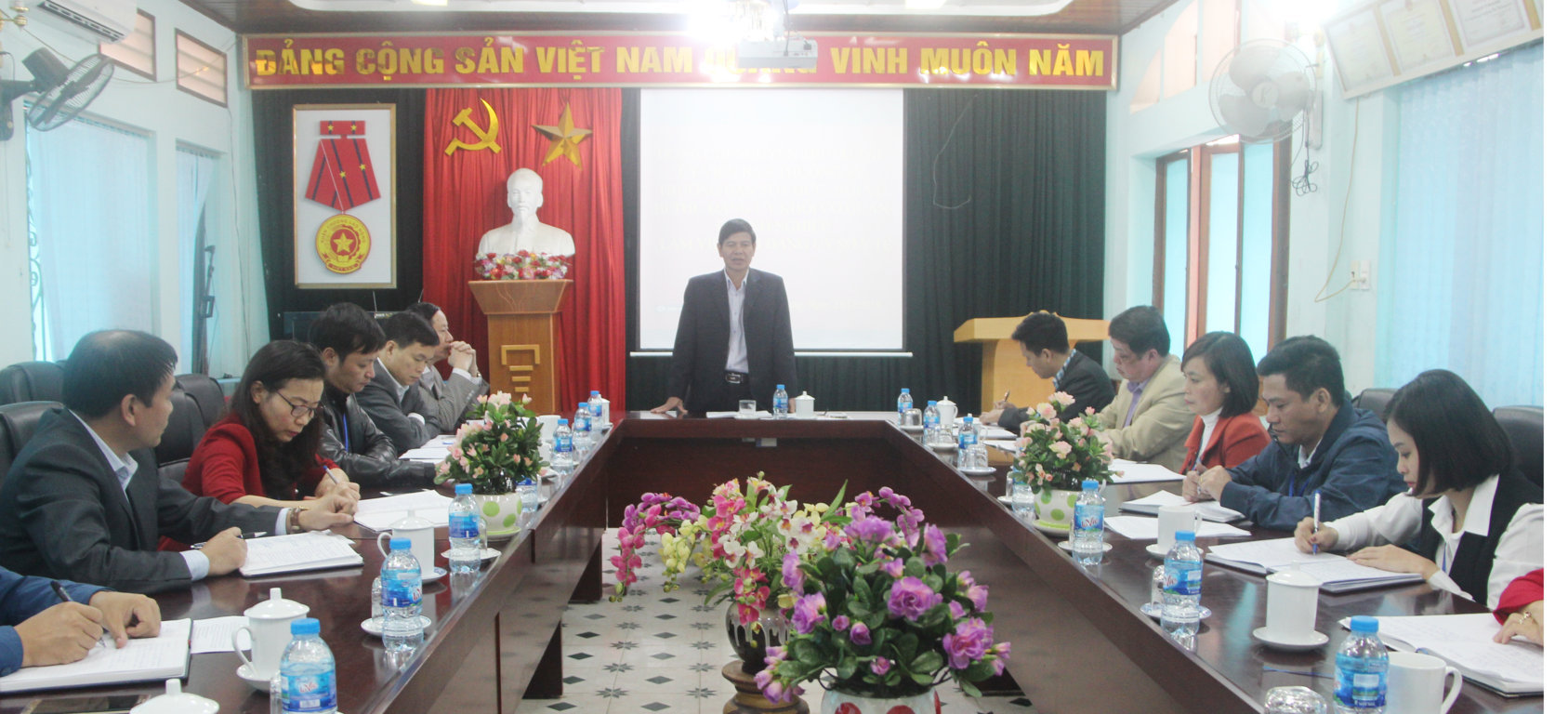 Đ/c Nguyễn Trung Tài - Ủy viên Ban Thường vụ Tỉnh ủy, Trưởng ban Tổ chức - Nội vụ, Bí thư Đảng ủy khối Cơ quan – Doanh nghiệp tỉnh phát biểu tại buổi làm việc
