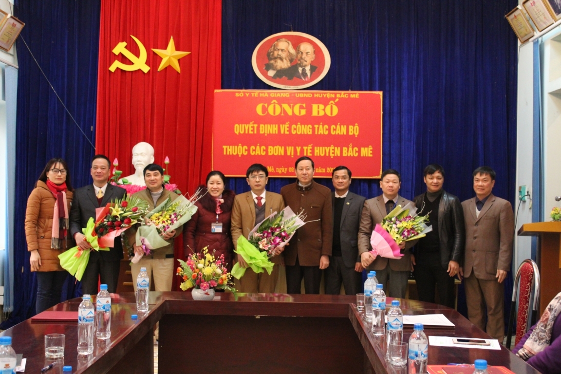 BS Lương viêt thuần trao quyết định tại BV đa khoa huyện Bắc Mê
