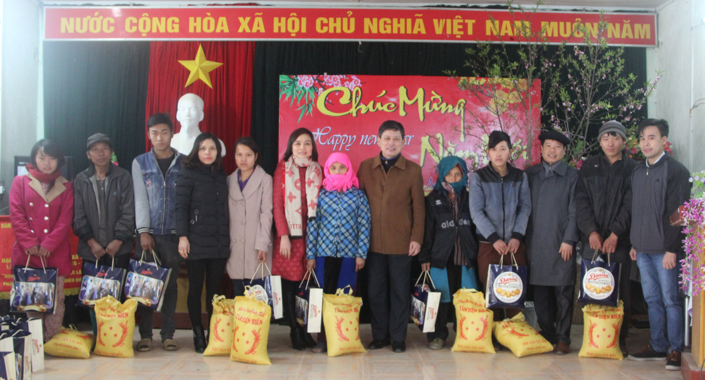 SỞ Y TẾ THĂM CHÚC TẾT VÀ TẶNG QUÀ TẠI XÃ ĐỠ ĐẦU  TẢ VÁN HUYỆN QUẢN BẠ