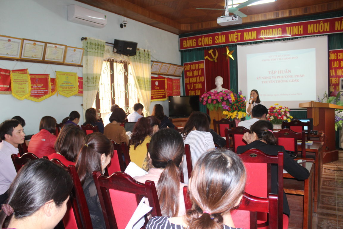 TRUNG TÂM Y TẾ THÀNH PHỐ  TẬP HUẤN KỸ NĂNG VÀ PHƯƠNG PHÁP TRUYỀN THÔNG GDSK