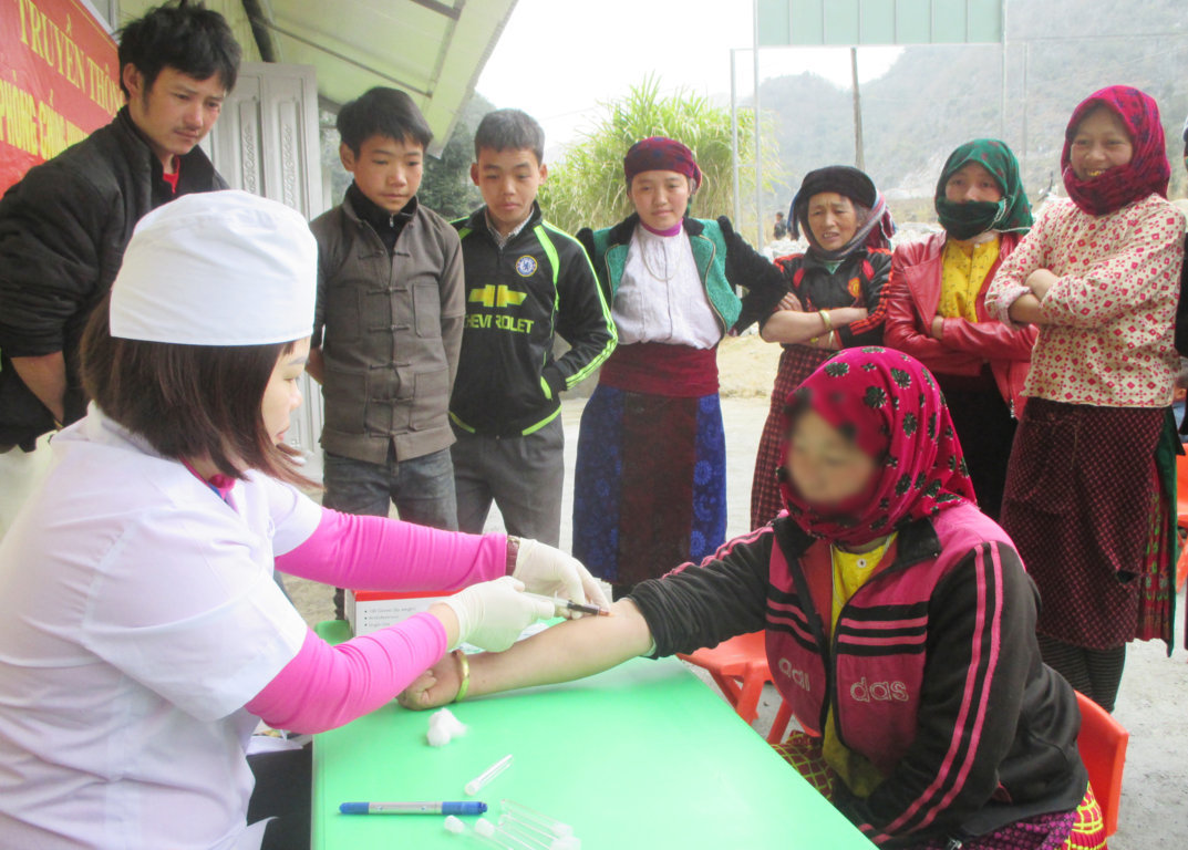 TƯ VẤN XÉT NGHIỆM HIV LƯU ĐỘNG GÓP PHẦN ĐƯA DỊCH VỤ  Y TẾ ĐẾN VỚI NGƯỜI DÂN VÙNG SÂU, VÙNG XA