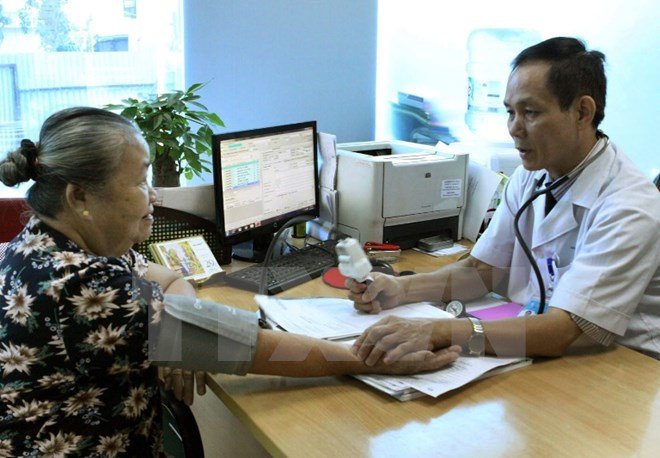 CÁC BỆNH THƯỜNG GẶP Ở NGƯỜI CAO TUỔI  VÀ CÁCH PHÒNG TRÁNH