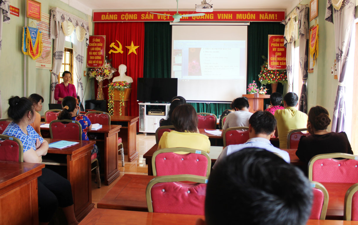 TRUNG TÂM Y TẾ HUYỆN ĐỒNG VĂN TẬP HUẤN KIẾN THỨC VỀ AN TOÀN THỰC PHẨM VÀ KHÁM SỨC KHỎE NĂM 2018