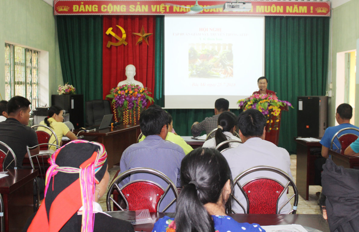 TTYT HUYỆN BẮC MÊ TẬP HUẤN CÔNG TÁC GIÁM SÁT,  TRUYỀN THÔNG PHÒNG, CHỐNG NGỘ ĐỘC THỰC PHẨM  CHO NHÂN VIÊN Y TẾ THÔN BẢN