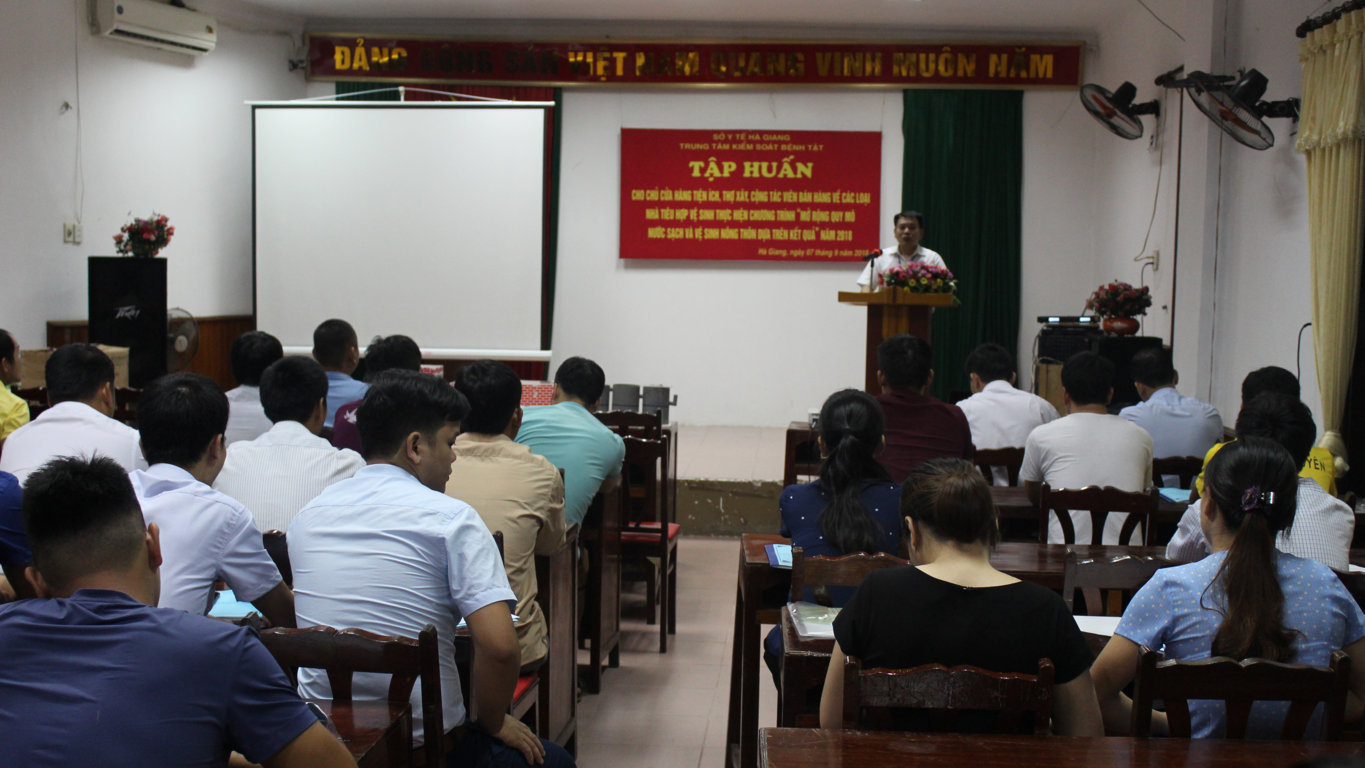 TẬP HUẤN CHO CHỦ CỬA HÀNG TIỆN ÍCH, THỢ XÂY, CỘNG TÁC VIÊN BÁN HÀNG VỀ CÁC LOẠI NHÀ TIÊU HỢP VỆ SINH  THUỘC CHƯƠNG TRÌNH “MỞ RỘNG QUY MÔ NƯỚC SẠCH VÀ VỆ  SINH NÔNG THÔN DỰA TRÊN KẾT QUẢ” NĂM 2018