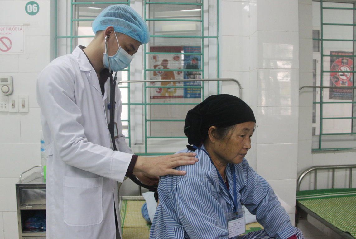 PHÒNG CHỐNG VIÊM PHỔI Ở NGƯỜI GIÀ  KHI THỜI TIẾT LẠNH