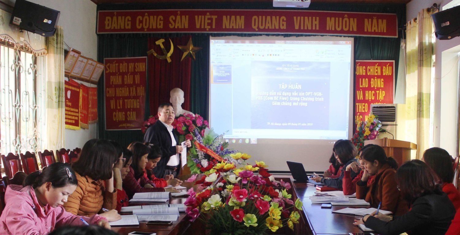 Bs.Hoàng Ngọc Sông - Phó Giám đốc Trung tâm Y tế thành phố dự và chỉ đạo tại buổi tập huấn