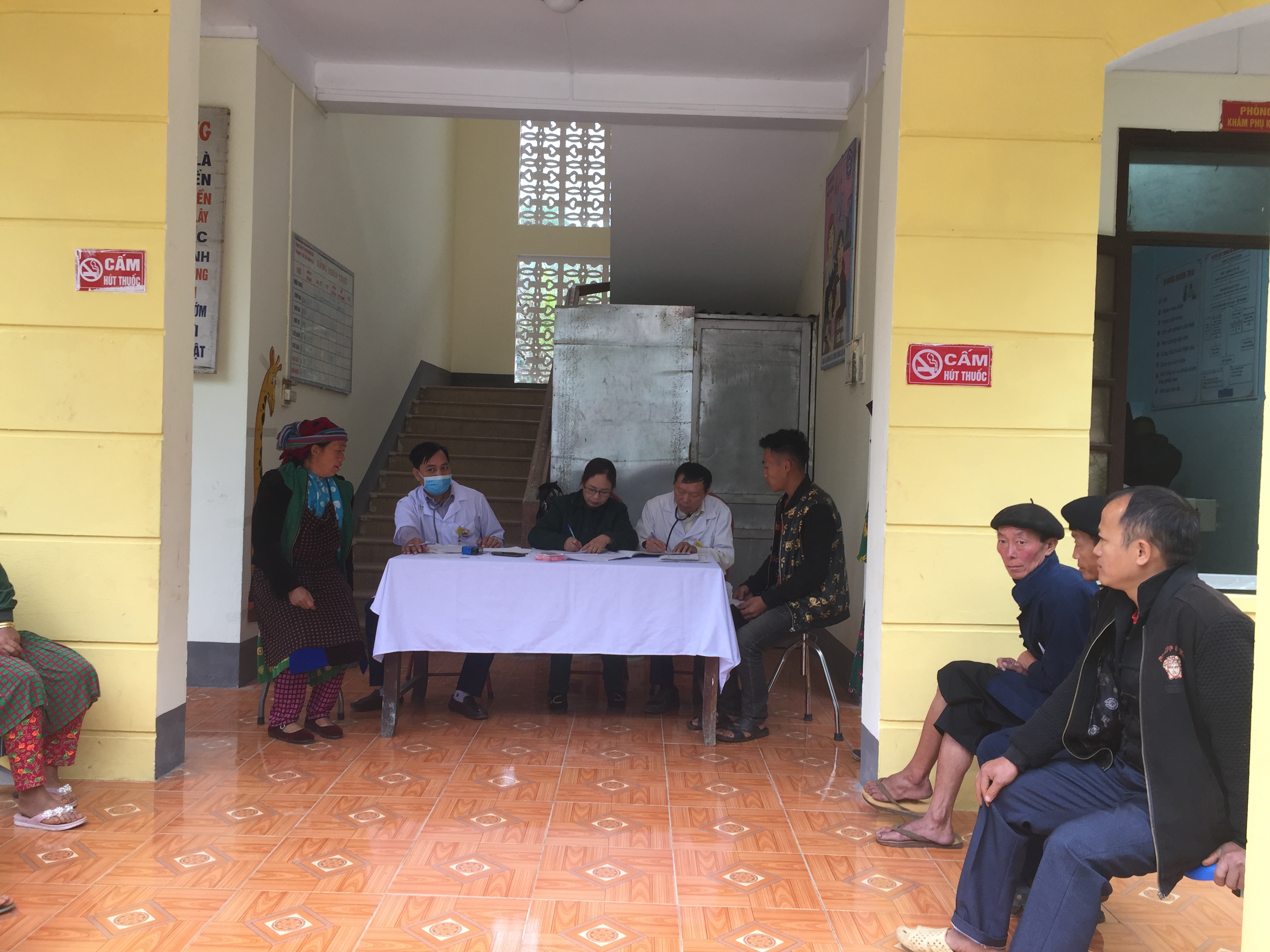 Phối hợp khám sàng lọc phát hiện bệnh lao và các bệnh phổi tại xã Sủng Là