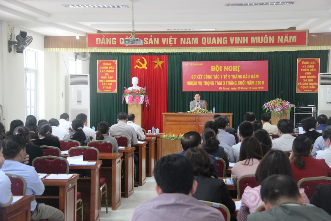 Đ/c Lương Viết Thuần, Giám đốc Sở Y tế chủ trì tại Hội nghị sơ kết công tác y tế 9 tháng đầu năm 2019