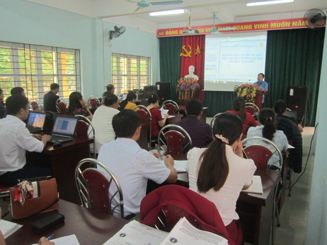 Đ/c Nông Quốc Nhân, Phó Giám đốc Trung tâm Y tế Bắc Mê triển khai Thông tư 41/2018/TT-BYT tại lớp tập huấn