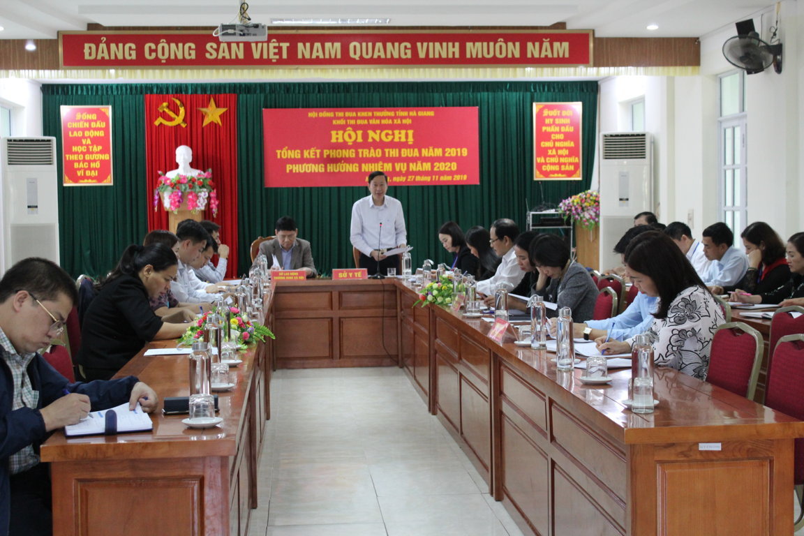 Đồng chí Lương Viết Thuần, Giám đốc Sở Y tế phát biểu khai mạc hội nghị