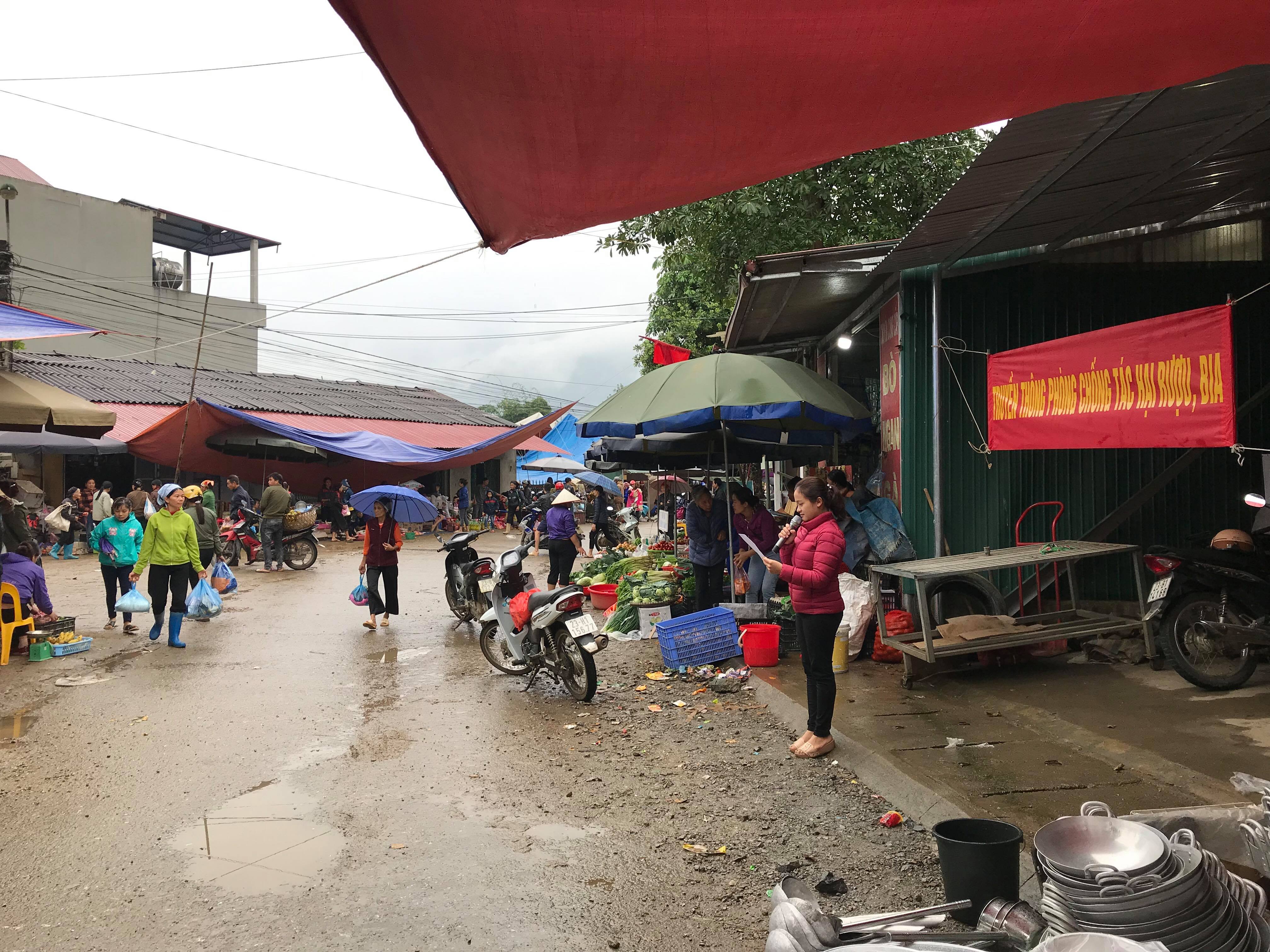 Truyền thông phòng chống tác hại rượu bia tại chợ phiên