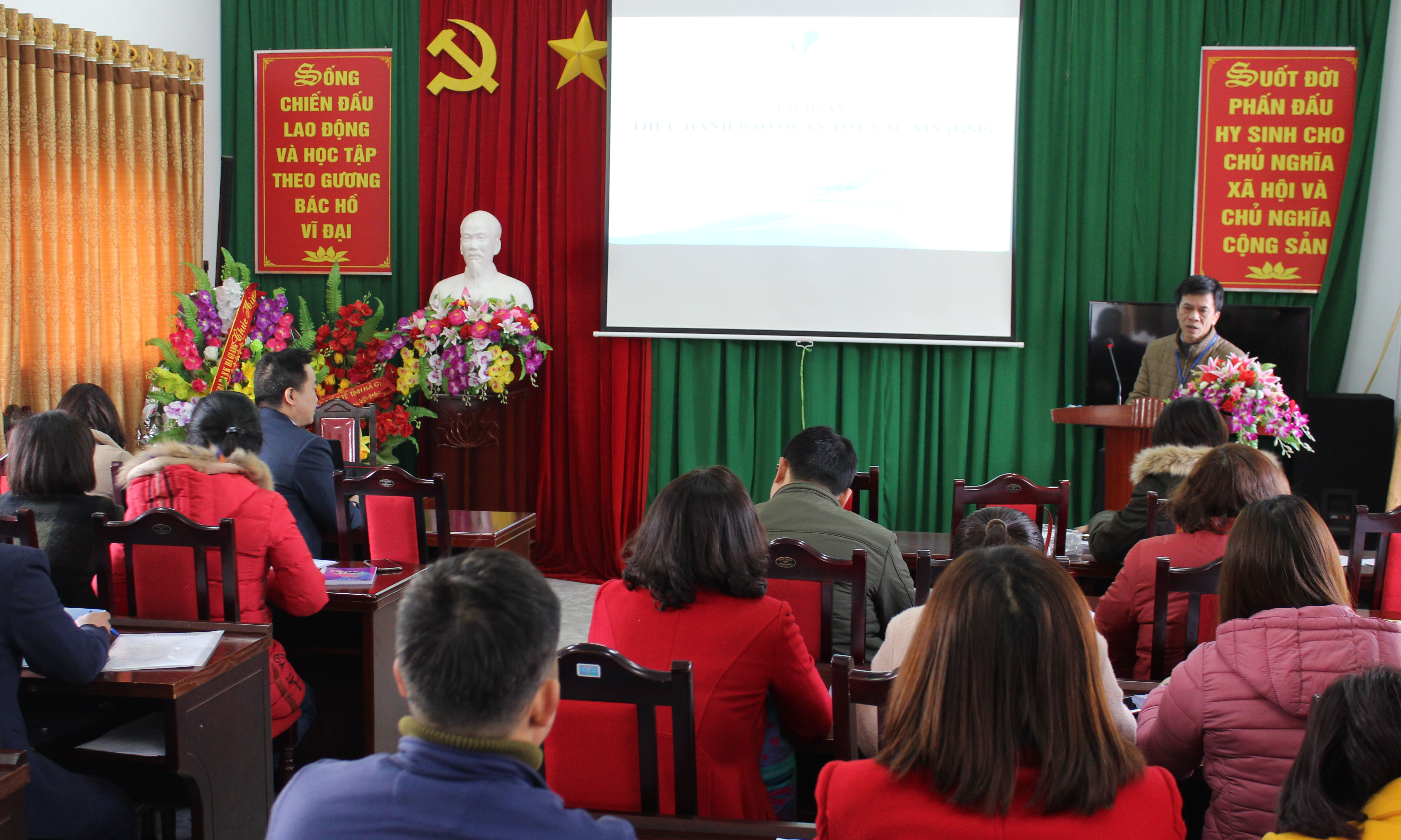 Đồng chí Nguyễn Xuân Thu, Phó Giám đốc Trung tâm Kiểm soát bệnh tật khai mạc lớp tập huấn