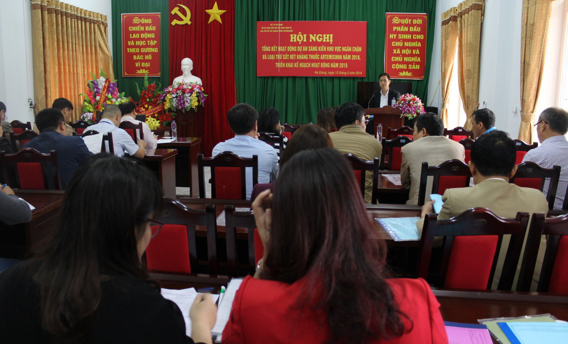 Đồng chí Nguyễn Đình Dích, Phó Giám đốc Sở Y tế, Trưởng BQLDA phát biểu tại hội nghị