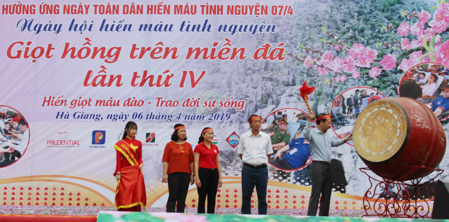 NGÀY HỘI HIẾN MÁU TÌNH NGUYỆN – GIỌT HỒNG TRÊN MIỀN ĐÁ LẦN THỨ IV