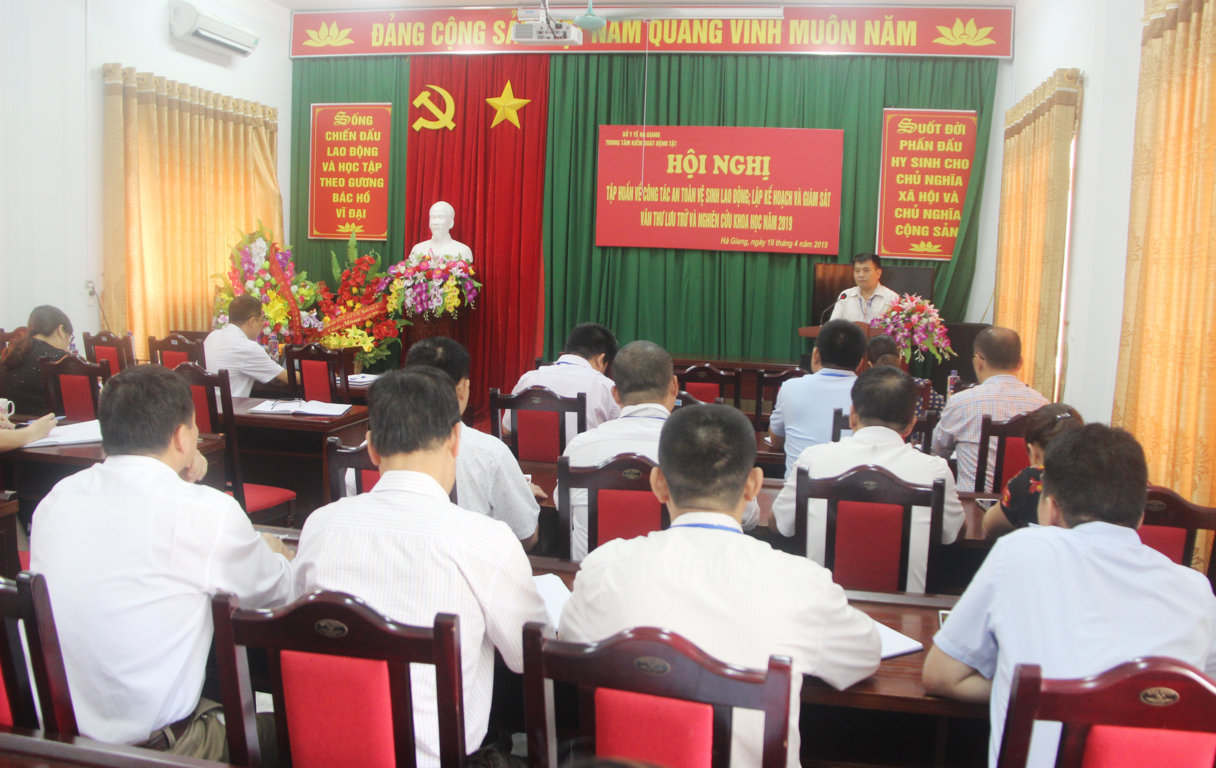 Đ/c Nguyễn Trần Tuấn, Giám đốc Trung tâm Kiểm soát bệnh tật phát biểu khai mạc lớp tập huấn