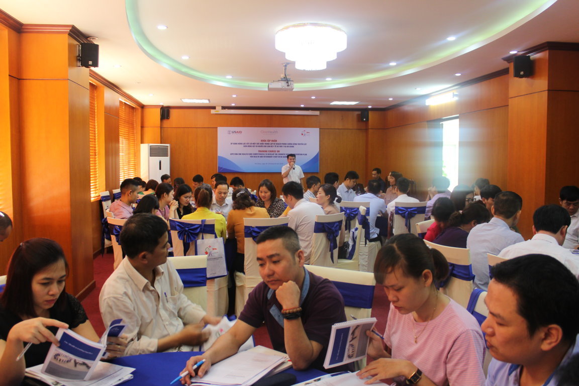 Thạc sỹ Nguyễn Trần Tuấn, Giám đốc Trung tâm Kiểm soát bệnh tật phát biểu khai mạc lớp tập huấn