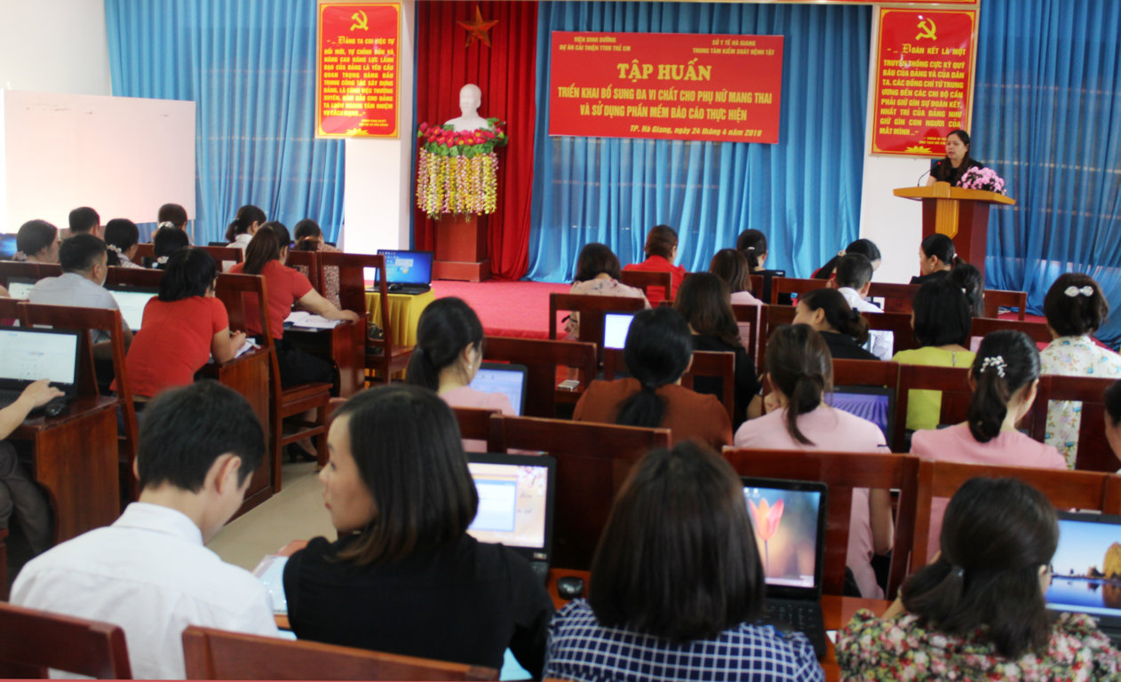 Đ/c Nguyễn Thị Thanh Hương – Phó Giám đốc Trung tâm Kiểm soát bệnh tật tỉnh khai mạc lớp tập huấn