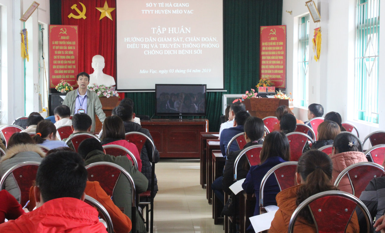 TRUNG TÂM Y TẾ HUYỆN MÈO VẠC TỔ CHỨC TẬP HUẤN  HƯỚNG DẪN GIÁM SÁT, CHẤN ĐOÁN, ĐIỀU TRỊ VÀ TRUYỀN THÔNG PHÒNG CHỐNG DỊCH SỞI