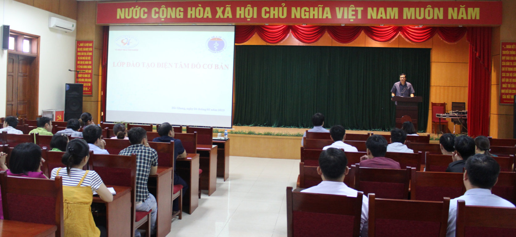 Đ/c Nguyễn Văn Giao, Phó Giám đốc Sở Y tế khai mạc tại khóa đào tạo