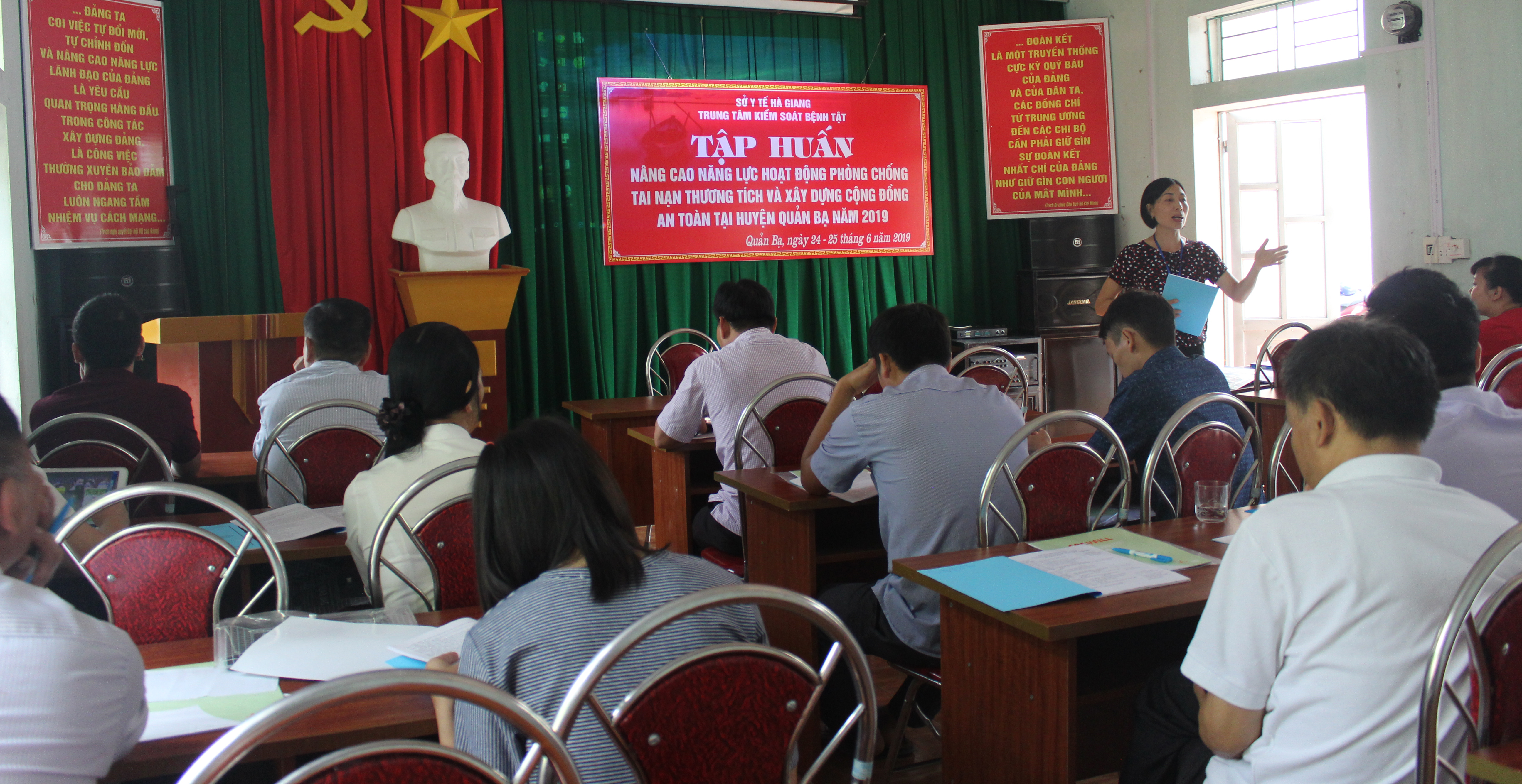 Giảng viên Trung tâm Kiểm soát bệnh tật tập huấn về phòng chống tai nạn thương tích và xây dựng cộng đồng an toàn