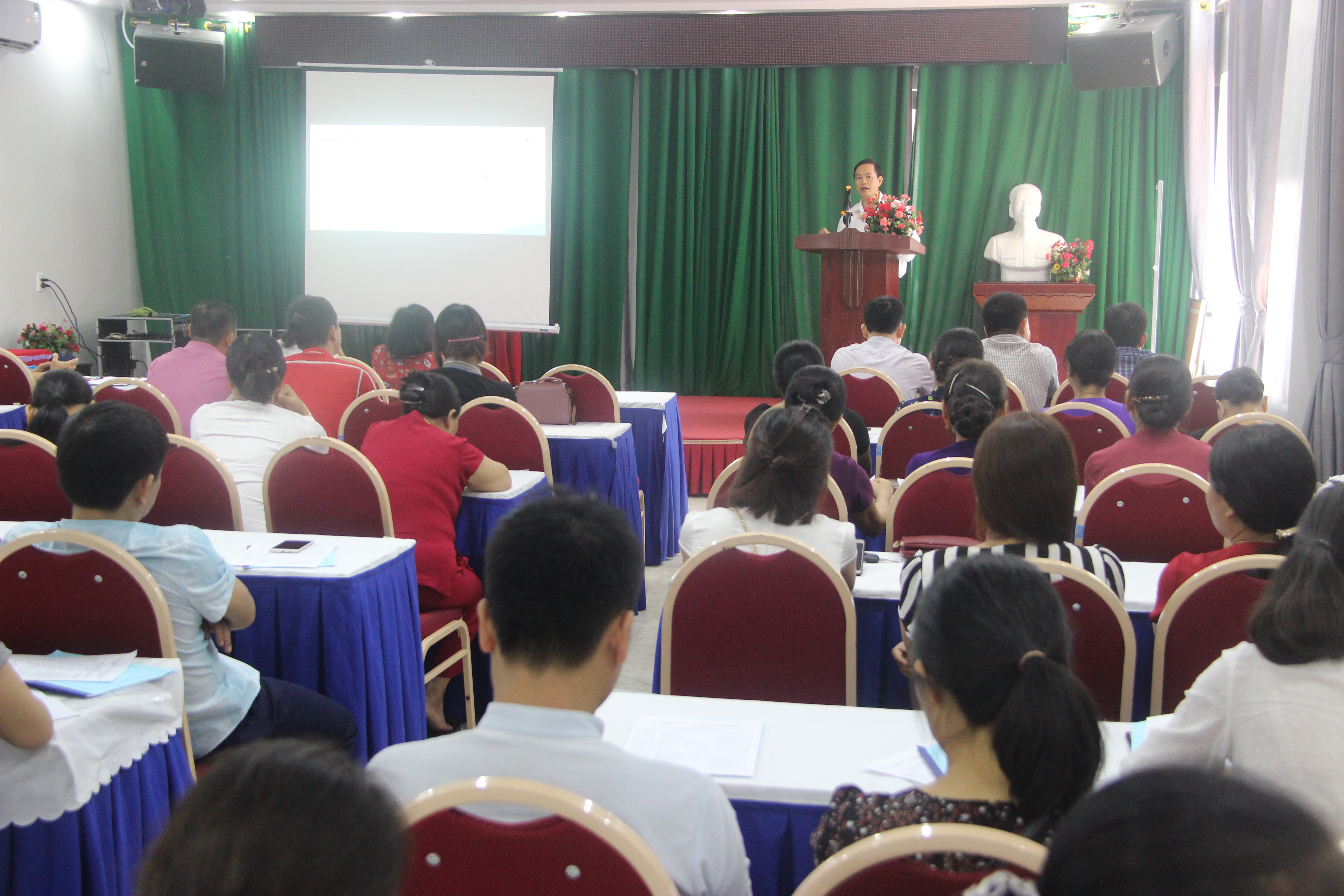 TẬP HUẤN “NÂNG CAO NĂNG LỰC, KIẾN THỨC PHÒNG CHỐNG HIV/AIDS, KỸ NĂNG CHĂM SÓC VÀ ĐIỀU TRỊ NGƯỜI NHIỄM HIV/AIDS”