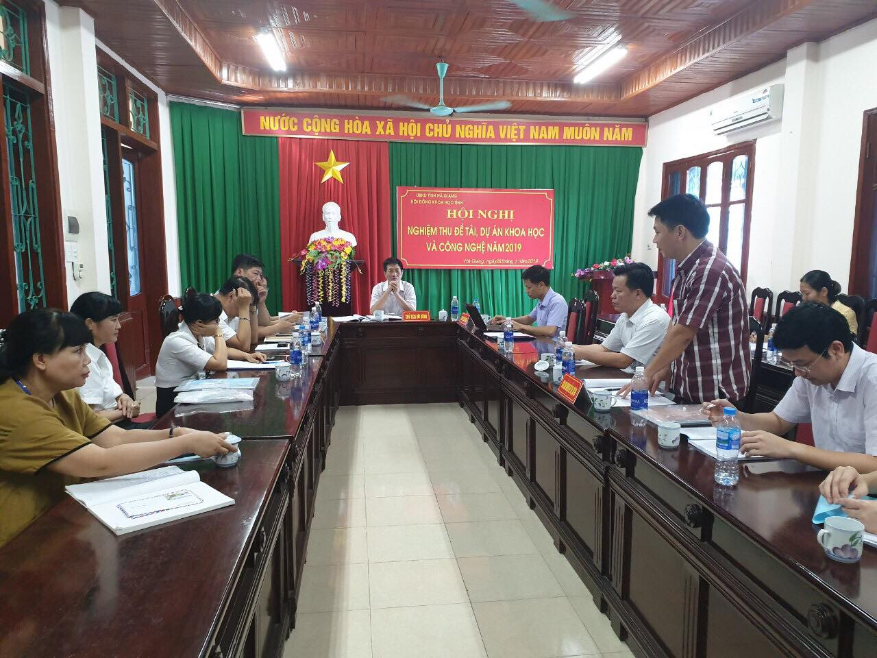 Bs Vũ Hùng Vương trình bày đề tài tại Hội đồng nghiệm thu