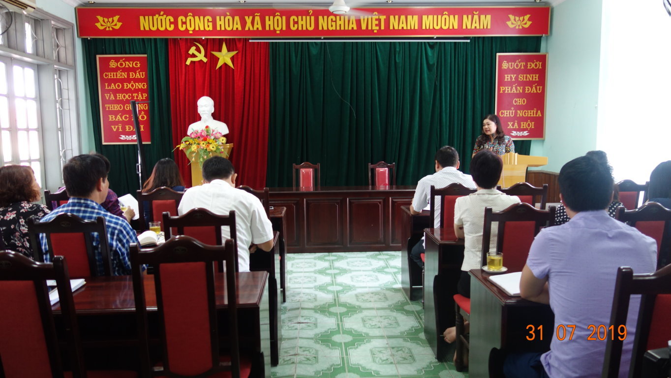 Đại diện Đoàn công tác Viện Chiến lược và Chính sách Y tế phát biểu tại buổi làm việc tại Chi cục Dân số - Kế hoạch hóa gia đình