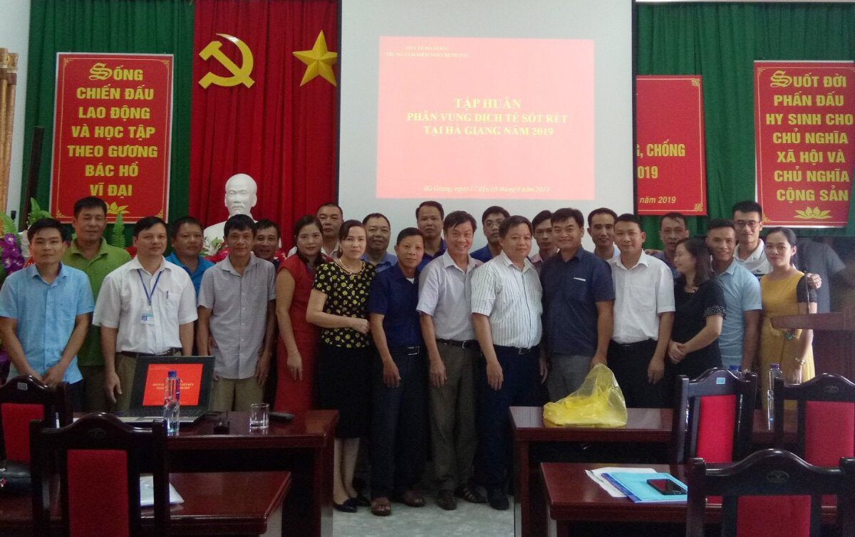 Các đại biểu chụp ảnh lưu niệm tại lớp tập huấn