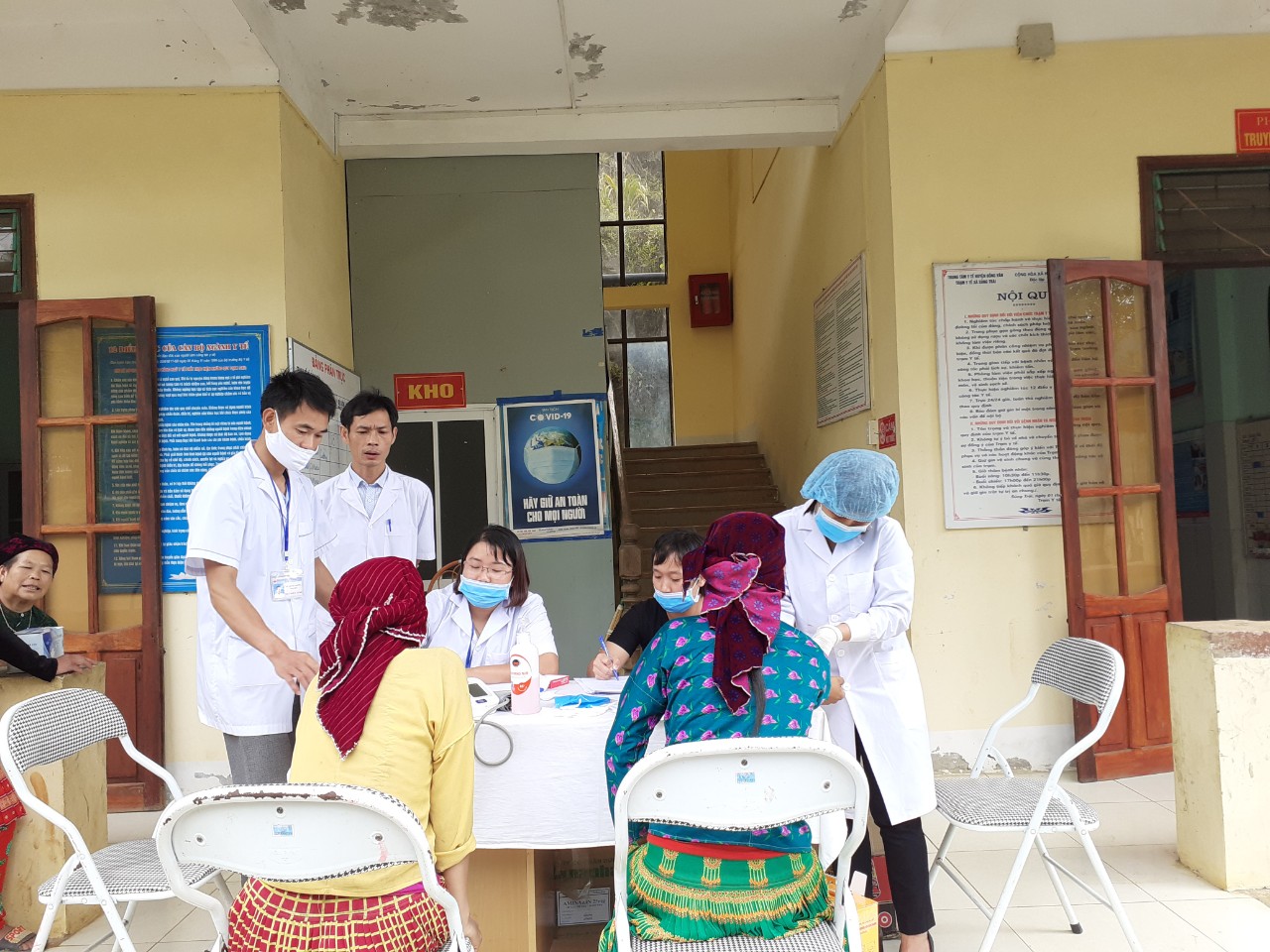 Khám, tư vấn, lấy mẫu xét nghiệm HIV tại xã Sủng Trái