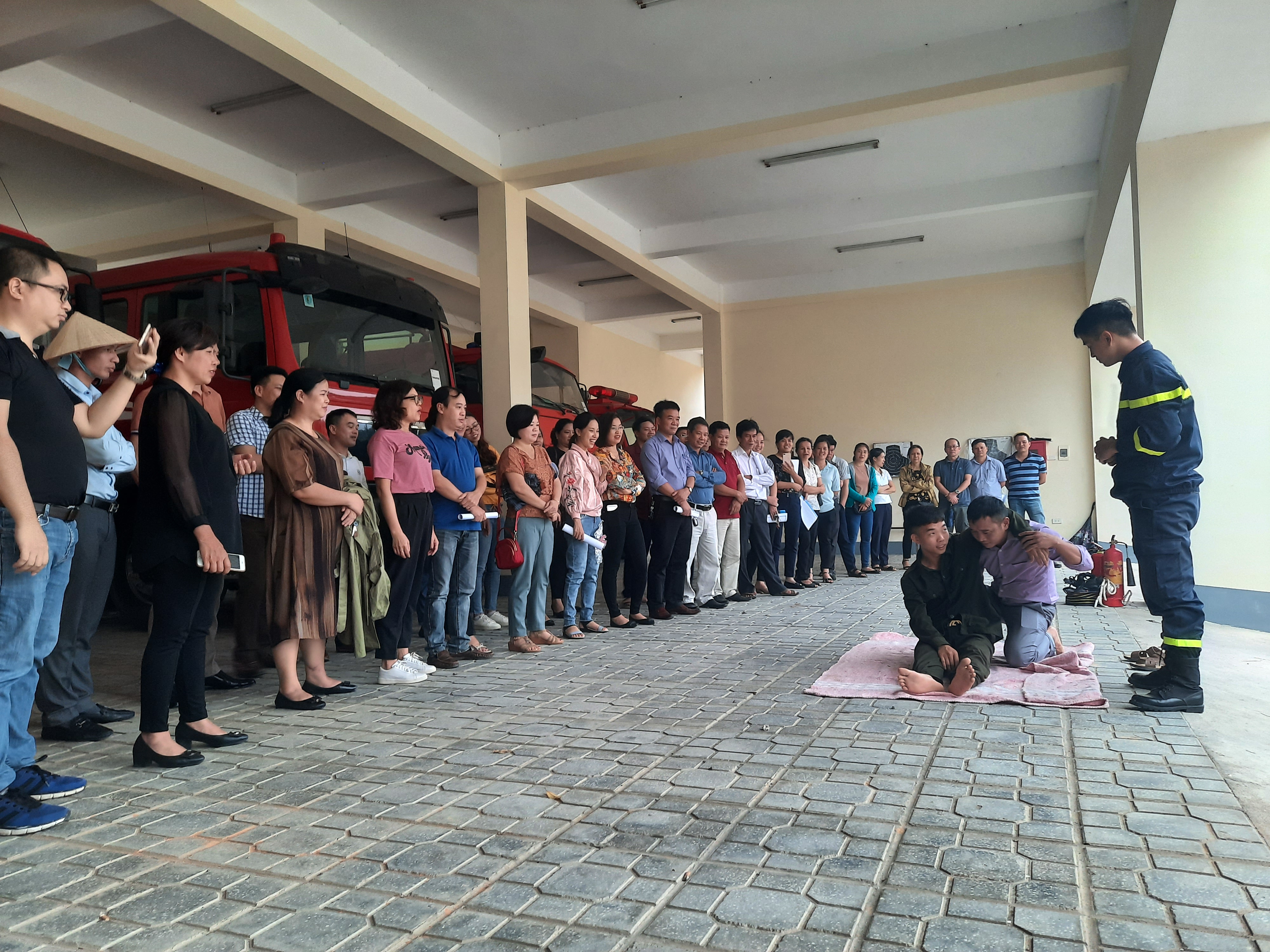 Hướng dẫn thực hành trong sơ cứu, cấp cứu, đưa người bị nạn ra khỏi đám cháy