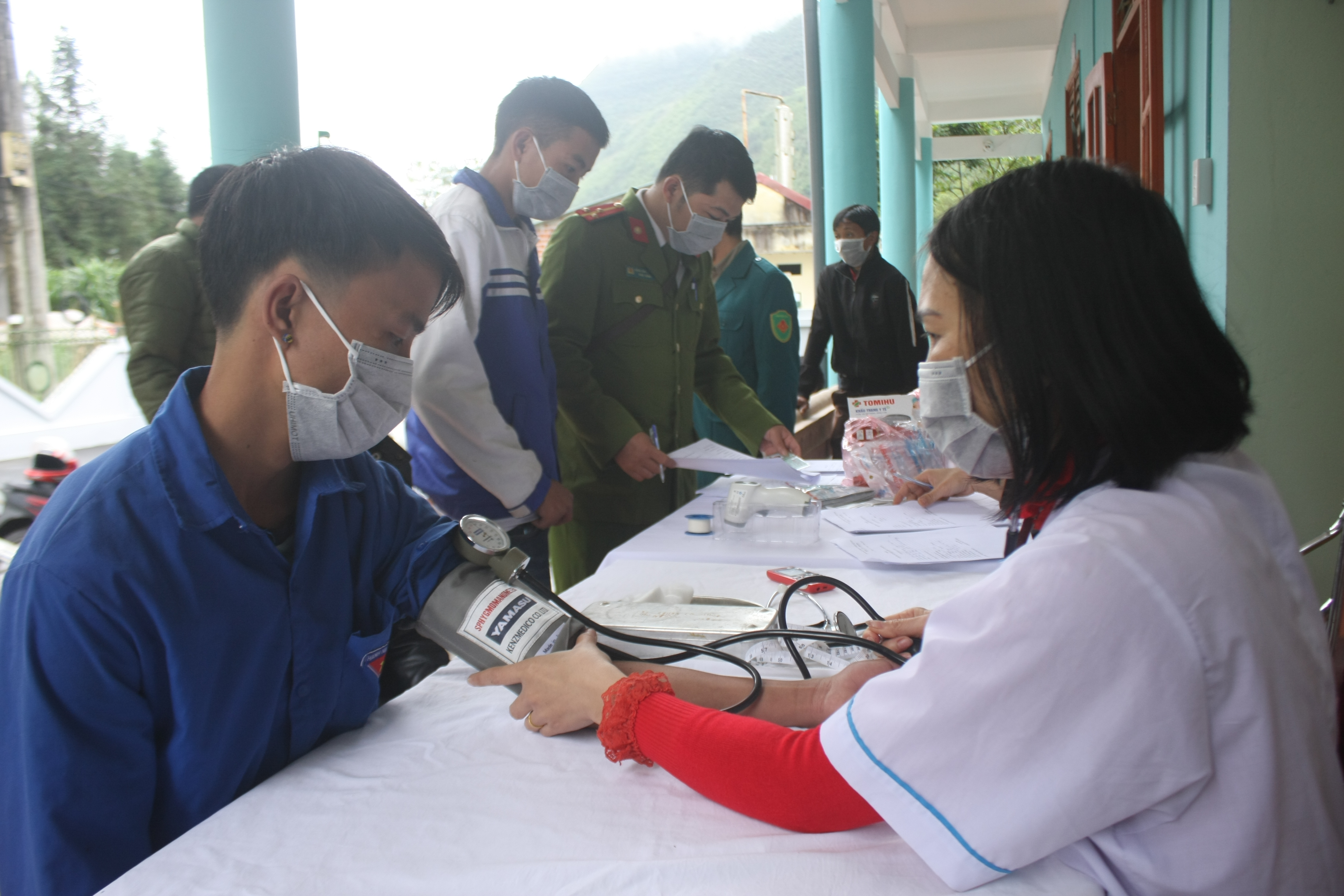 Thực hiện khám sơ tuyển NVQS tại xã Pả Vi