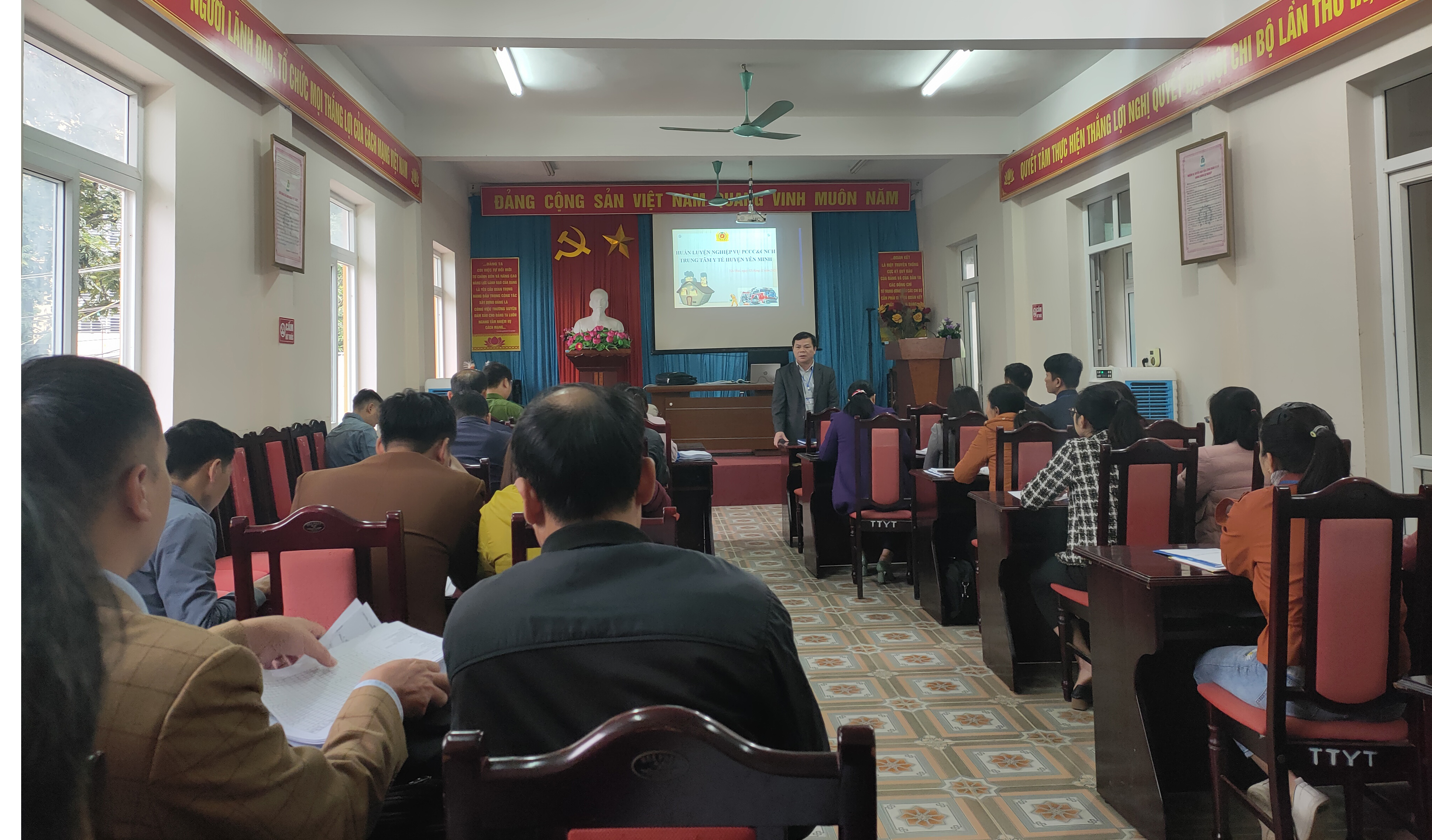 Bs Lệnh Đức Tuyến, Giám đốc TTYT huyện khai mạc khóa huấn huyện PCCC&CHCN