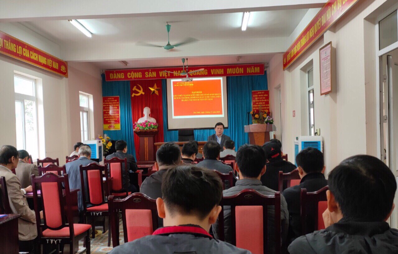 Bs Lệnh Đức Tuyến,Giám đốc TTYT huyện phát biểu khai mạc lớp tập huấn
