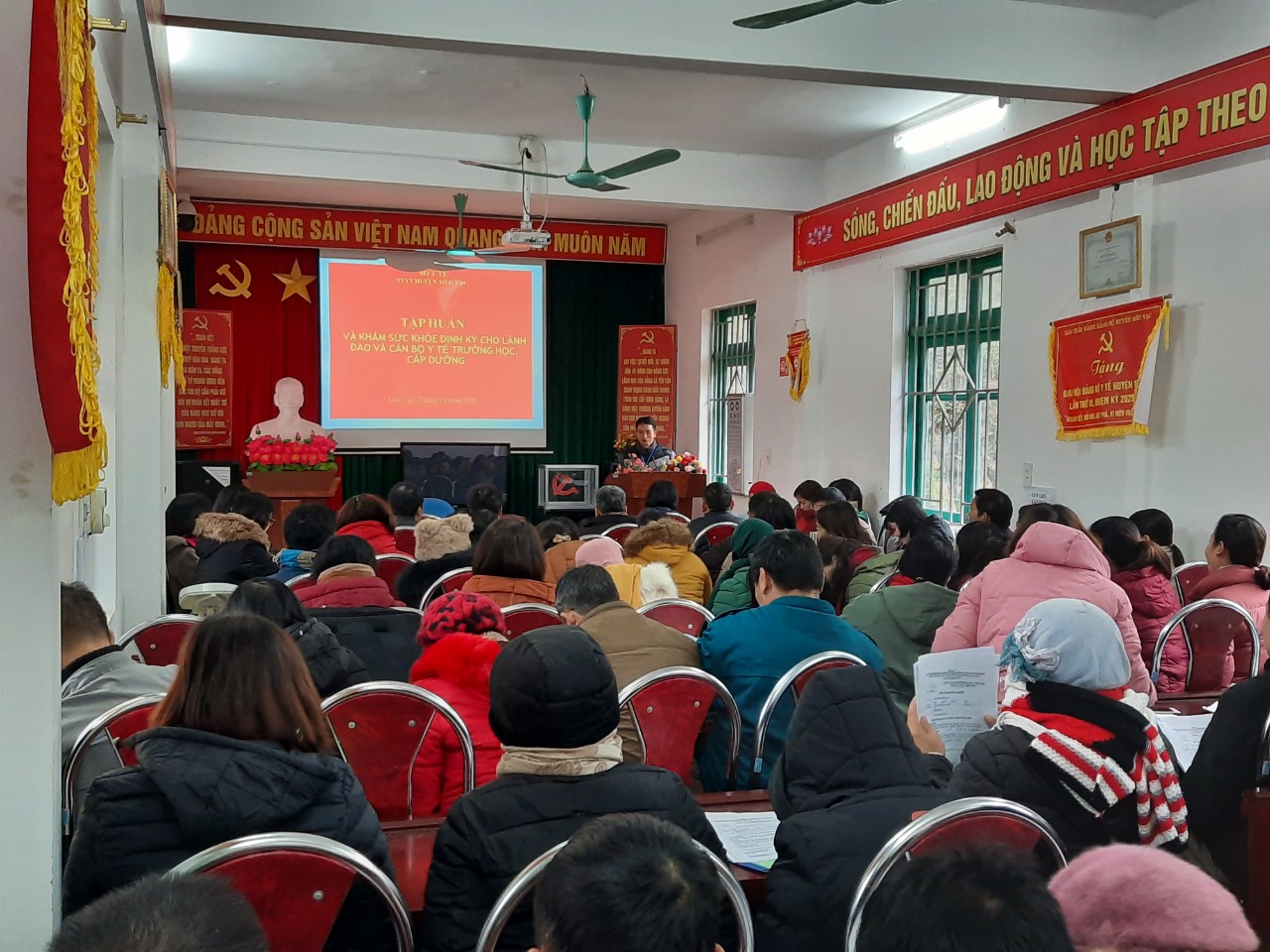 Bs Lý Chí Thành, Giám đốc Trung tâm Y tế huyện phát biều khai mạc lớp tập huấn