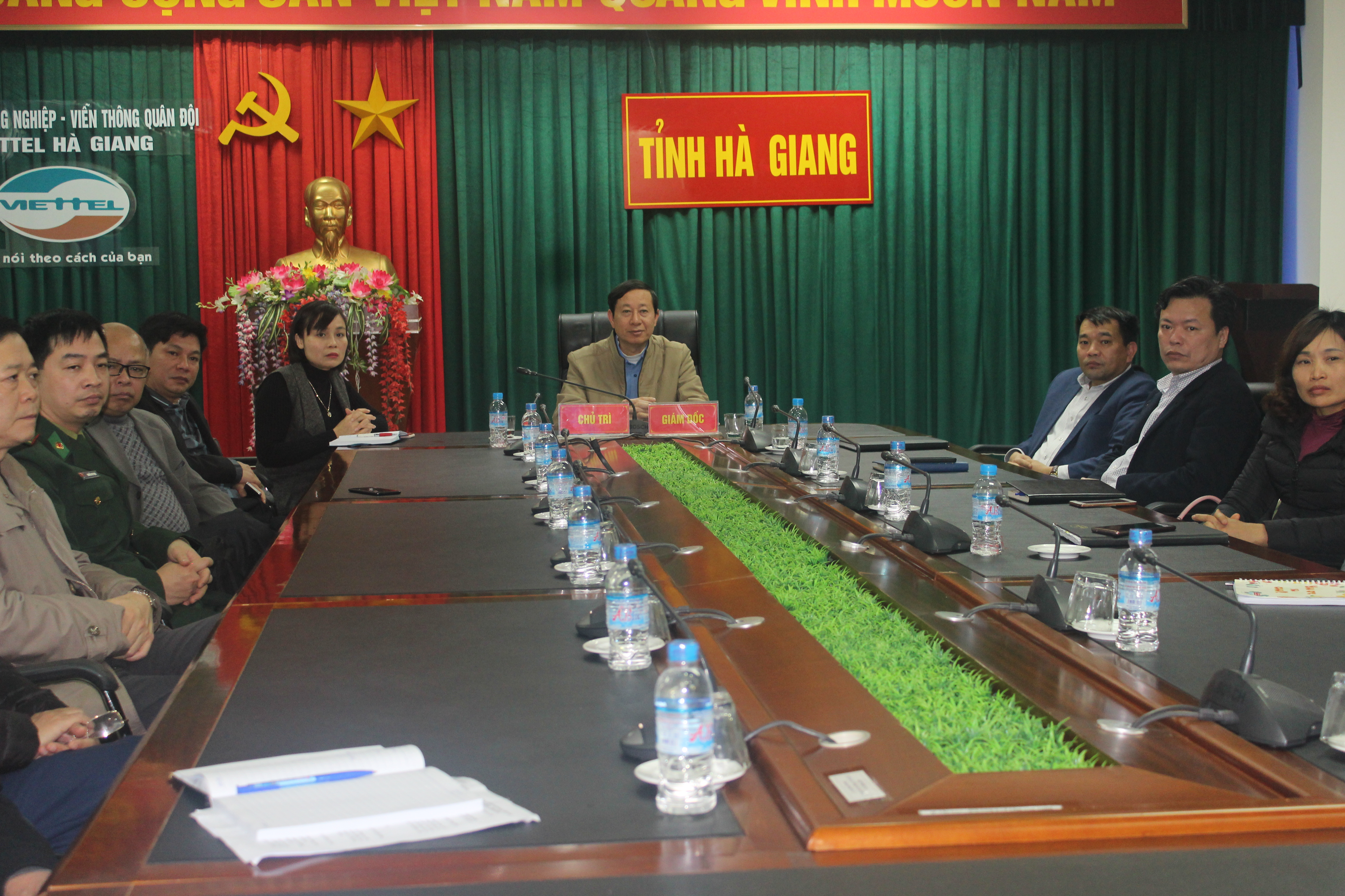 Đồng chí Lương Viết Thuần, Giám đốc Sở Y tế dự và chủ trì Hội nghị tại điểm cầu Hà Giang