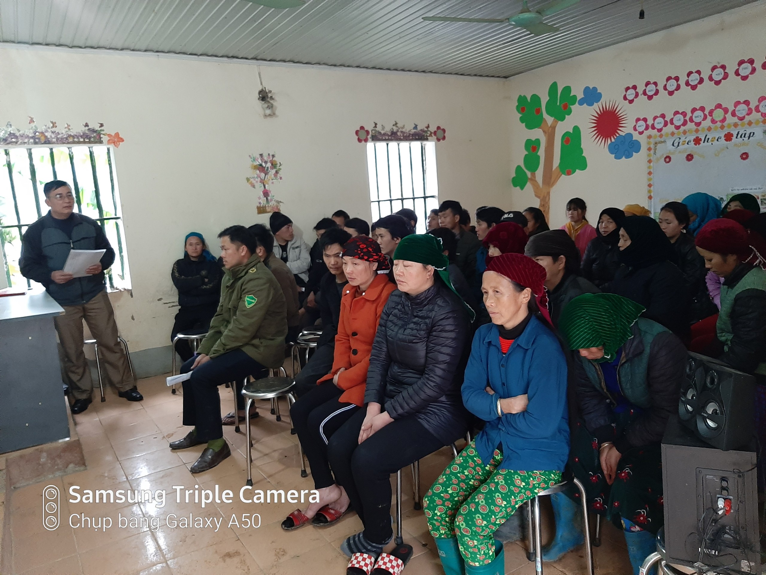 Lãnh đạo MTTQ huyện phối hợp UBND thị trấn Mèo Vạc tổ chức tuyên truyền phòng, chống dịch bệnh viêm đường hô hấp cấp do Covid-19 tại thôn Chúng Pả B