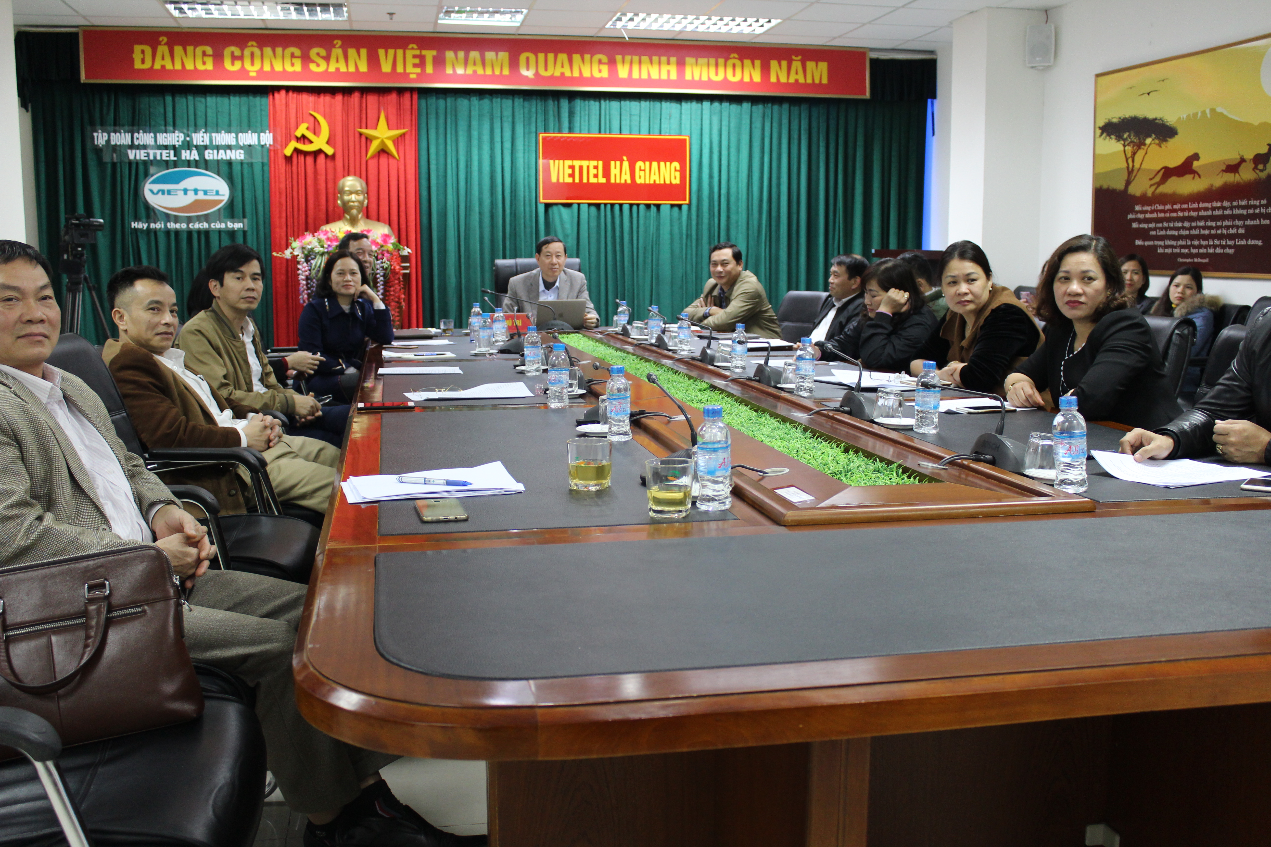 Đồng chí Lương Viết Thuần, Giám đốc Sở Y tế dự và chủ trì Hội nghị tại điểm cầu Hà Giang
