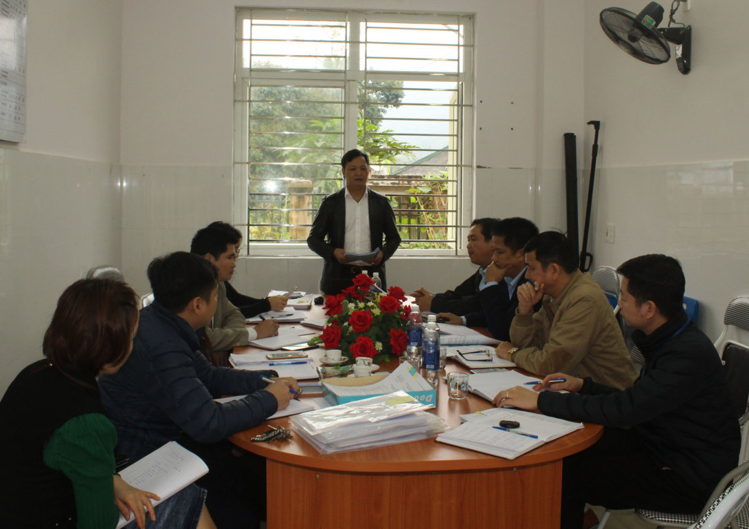 Đ/c Ngọc Thanh Dũng, Phó Chi cục trưởng, Chi cục An toàn vệ sinh thực phẩm tỉnh làm việc tại Trung tâm Y tế huyện Bắc Quang