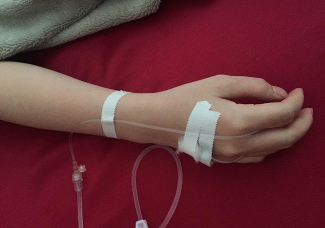 Các bác sỹ khuyến cáo truyền dịch tại nhà có thể gây tử vong do sốc phản vệ